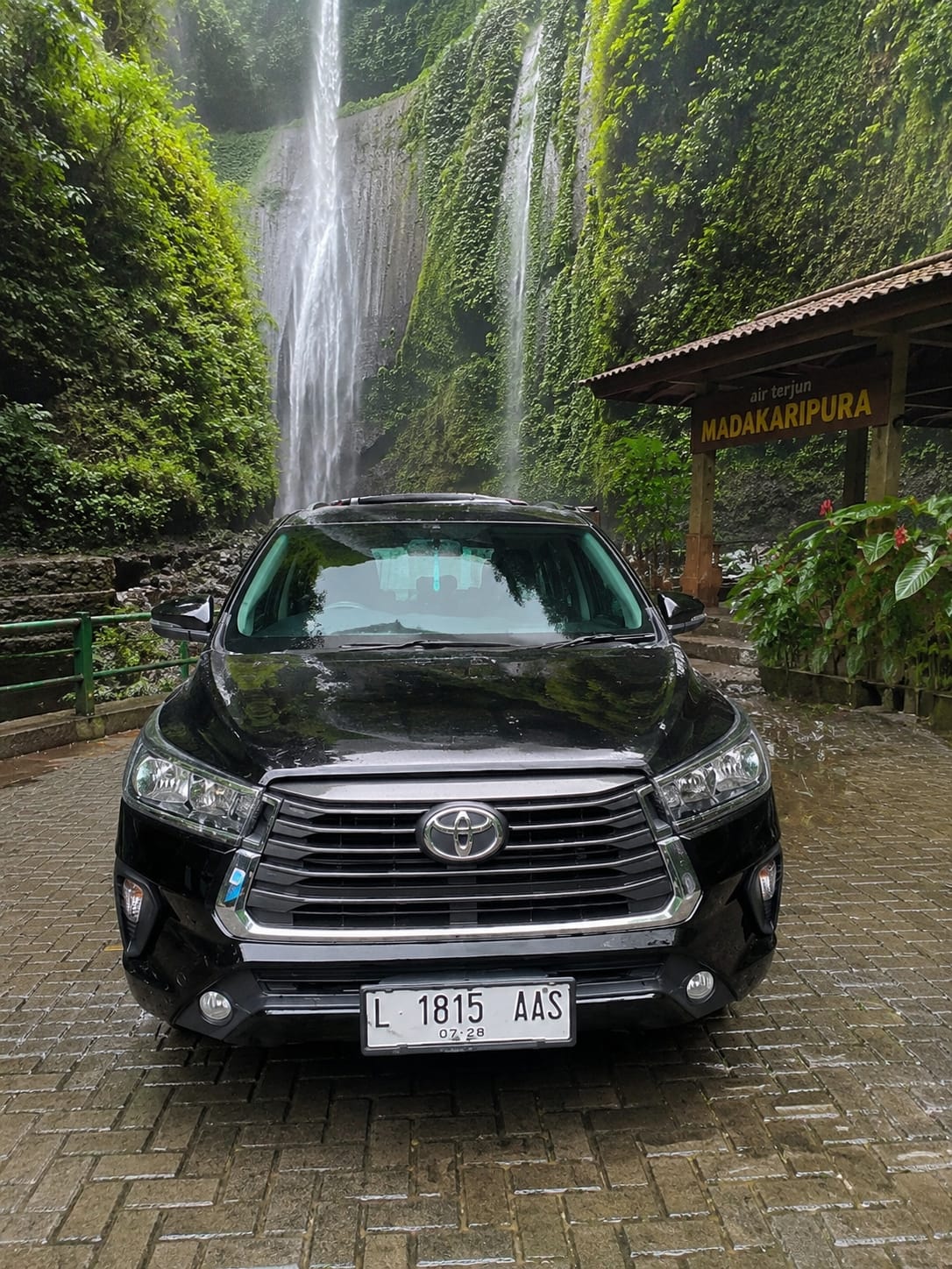 Innova di Air Terjun Madakaripura